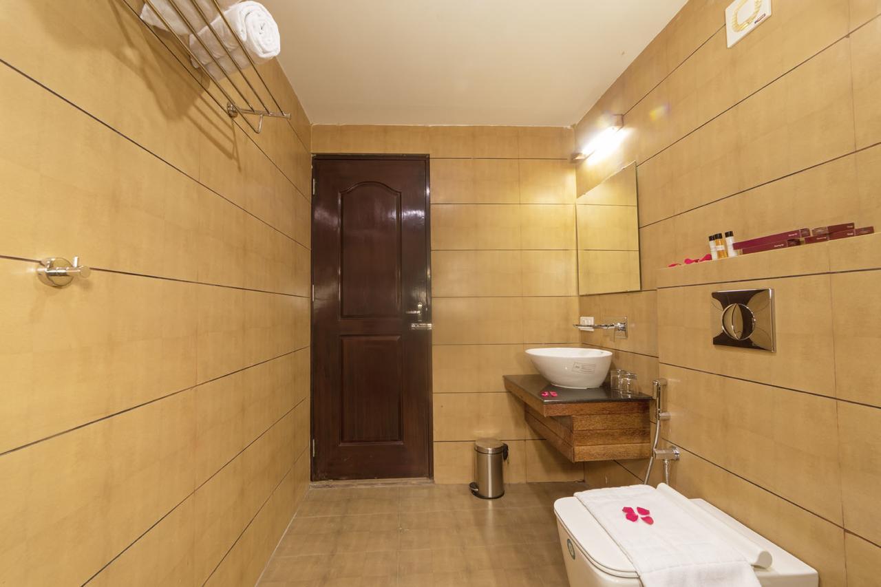 Dream Coconut Villa Resort Мунар Екстериор снимка