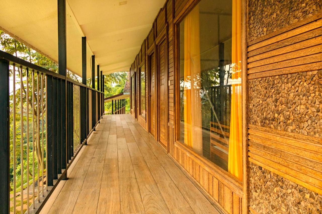 Dream Coconut Villa Resort Мунар Екстериор снимка