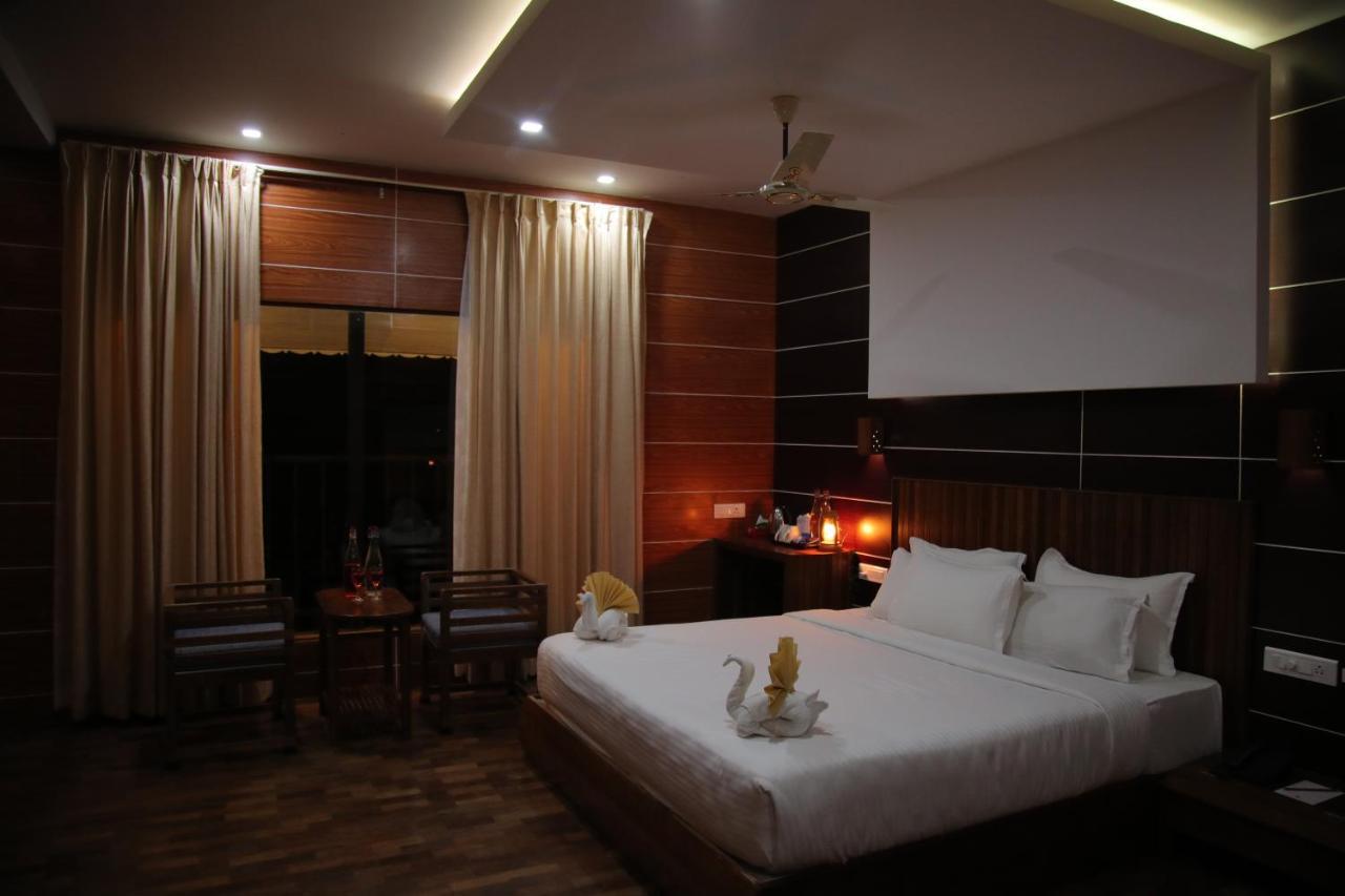 Dream Coconut Villa Resort Мунар Екстериор снимка
