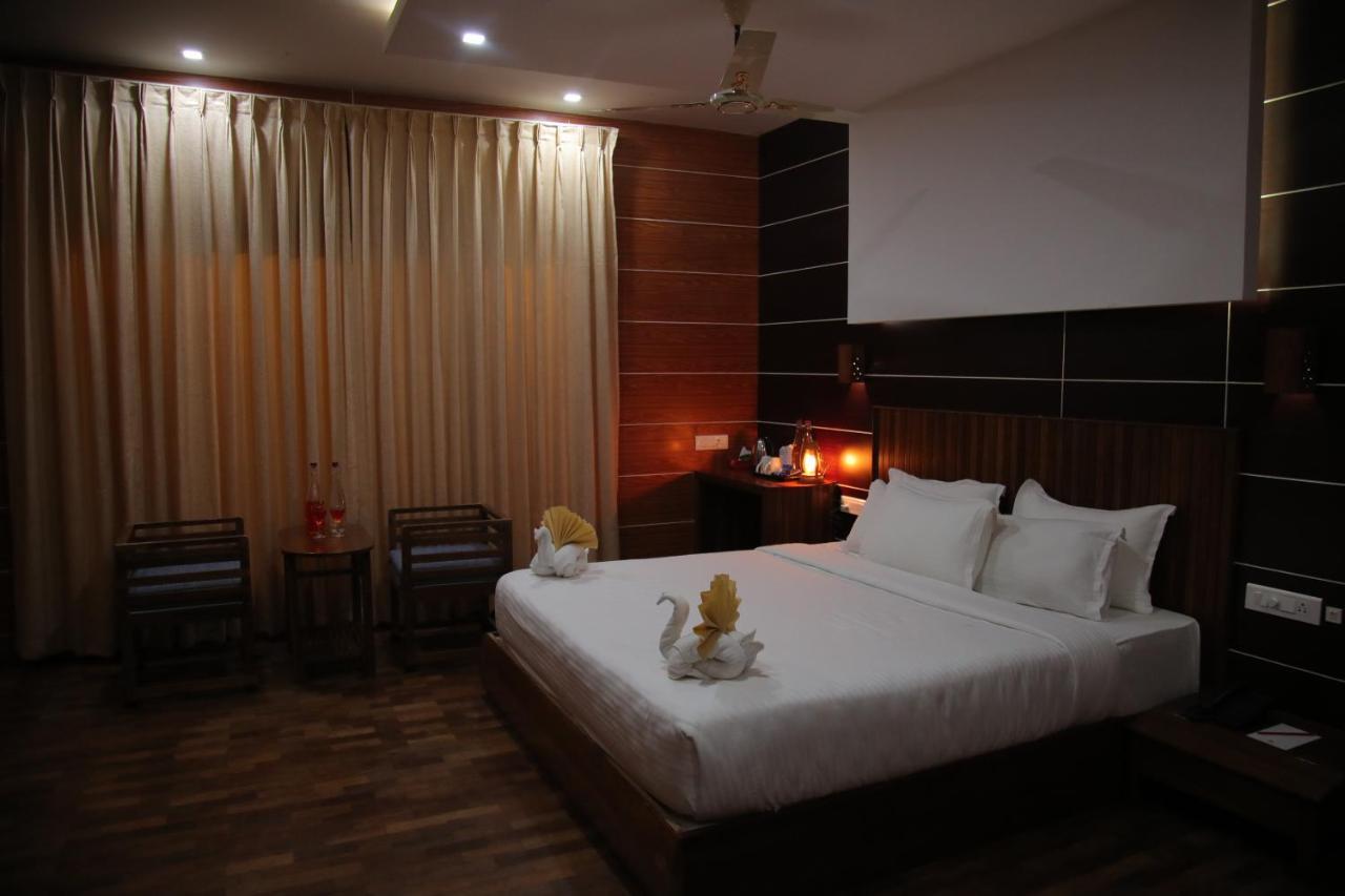 Dream Coconut Villa Resort Мунар Екстериор снимка