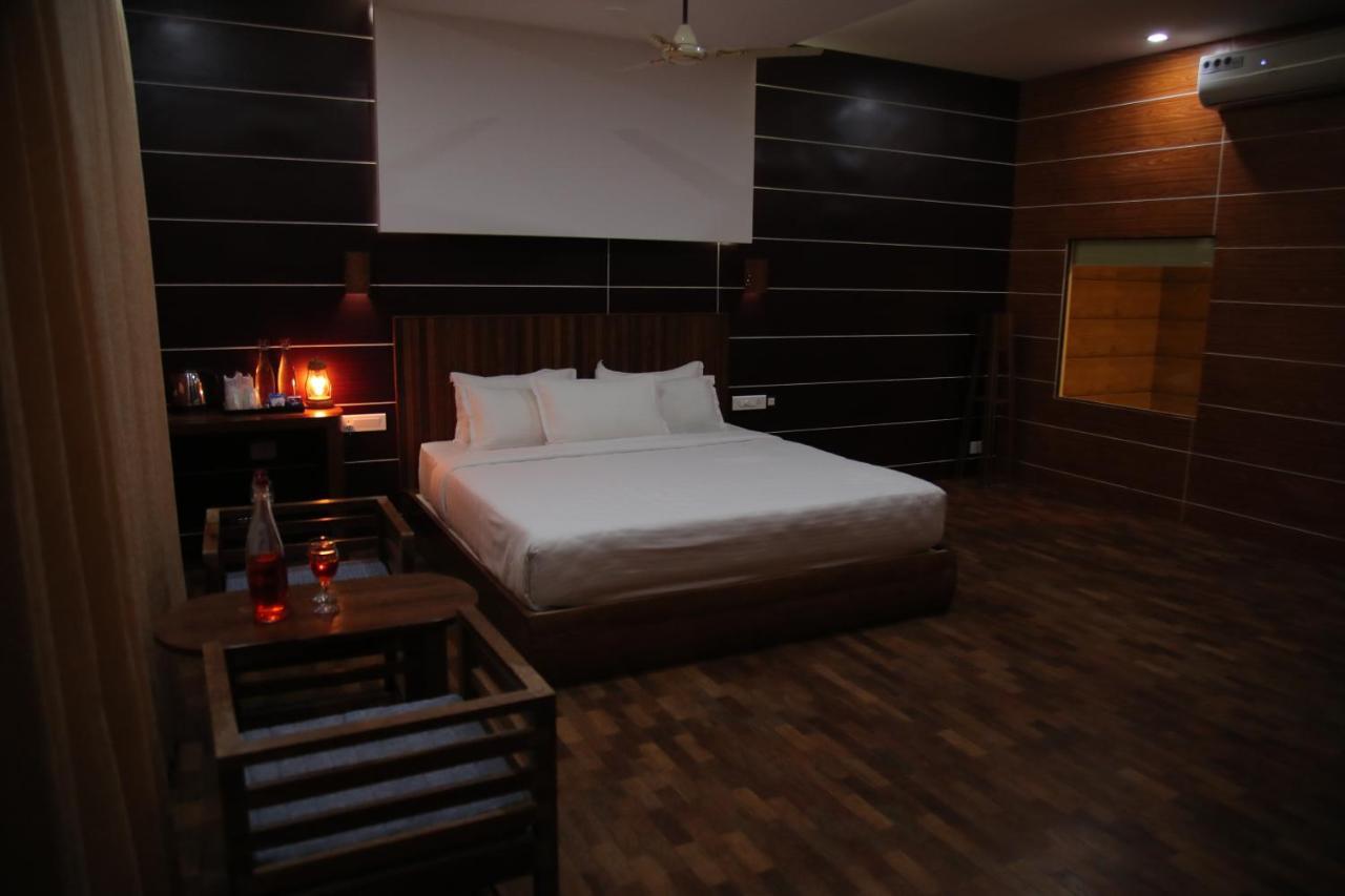 Dream Coconut Villa Resort Мунар Екстериор снимка